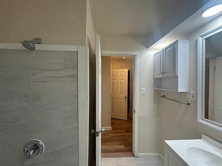 5070 Lafontaine St — Photo 19