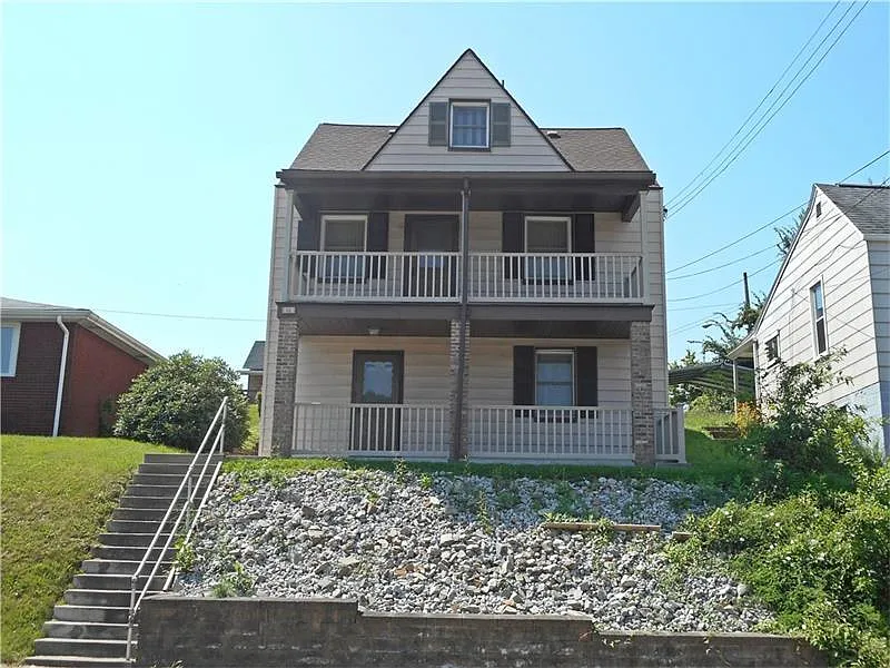 436 Baker Ave photo 1