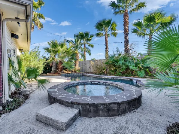 114 Bayou Bend Dr, League City, TX 77573