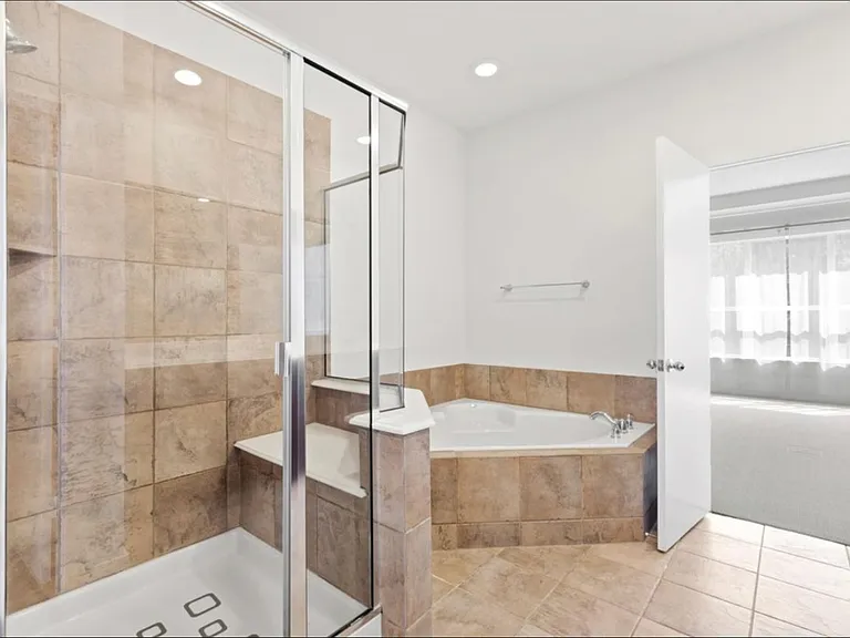 3800 Holland Ave #8 — Photo 20