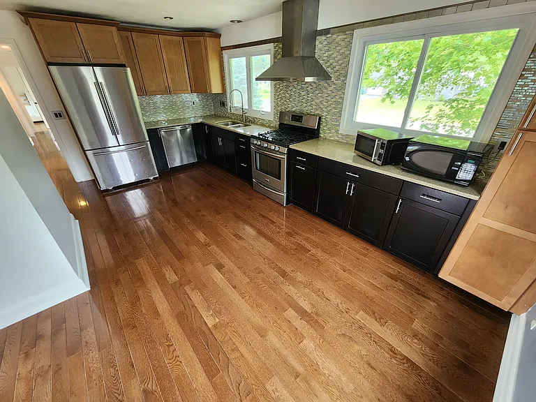 70 Ashley Dr — Photo 4