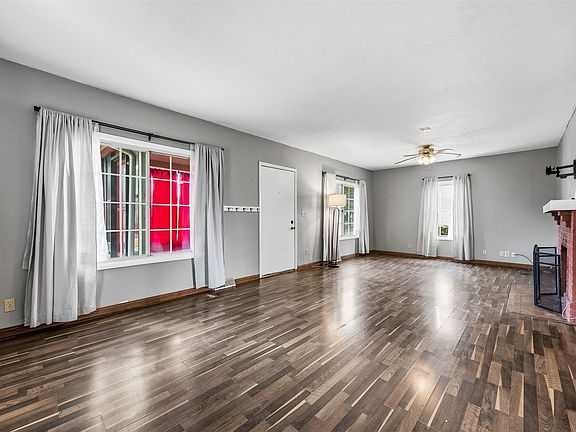 3rd image of 1717 3rd Ave SE