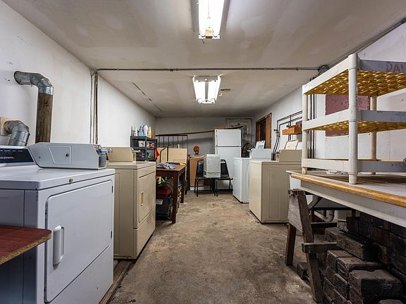3rd image of 2071 N Leavitt St #2N