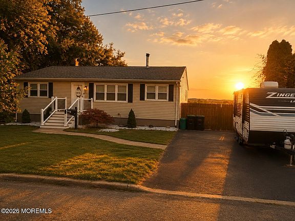 5th image of 1099 Woodmere Drive