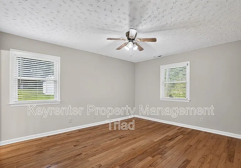 5108 Lakeshore Ct — Photo 14