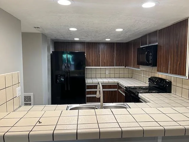 933 Tyler Way — Photo 7