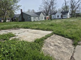 828 Elder St, Eldorado, IL 62930