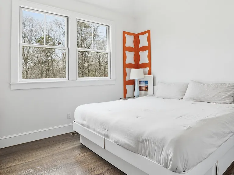 420 Maple Ave S — Photo 12