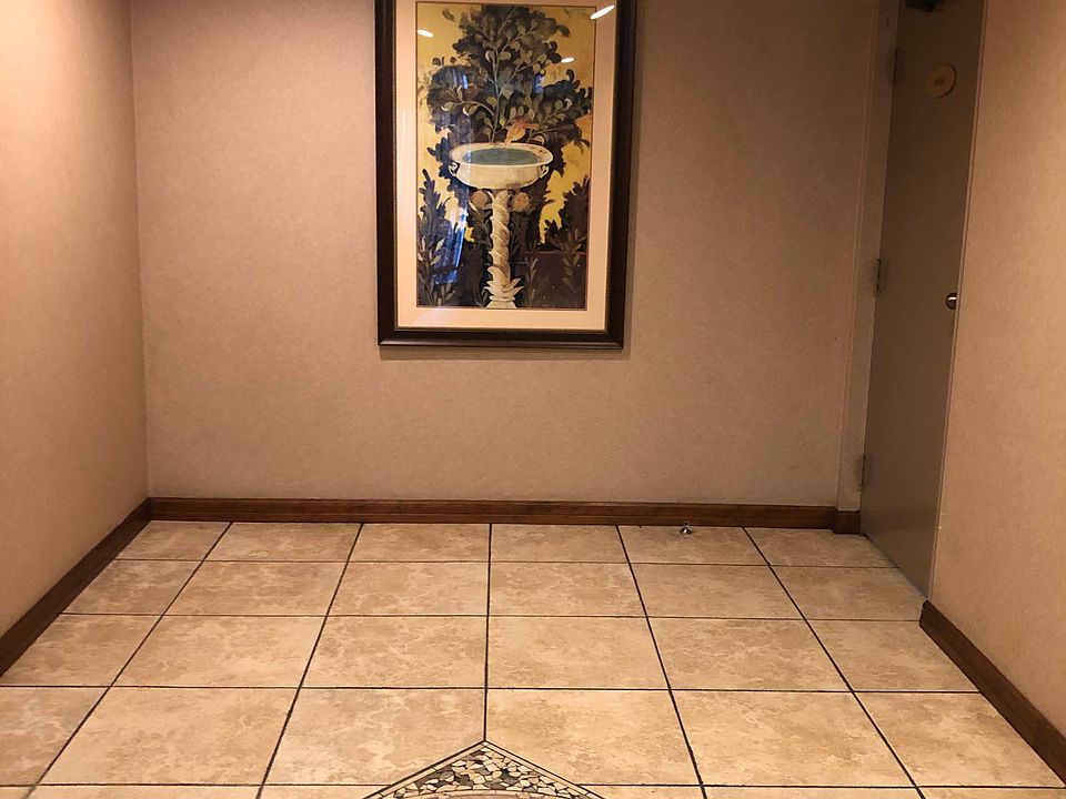 Lobby of 8515