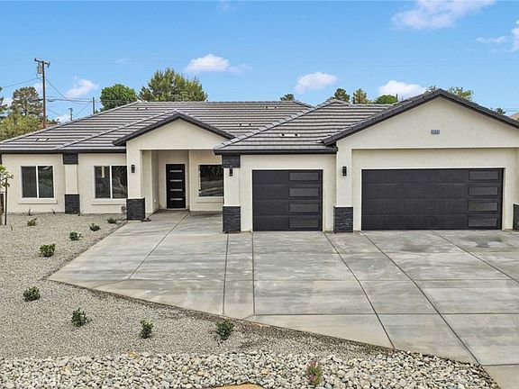 3rd image of 15561 Apple Valley Rd