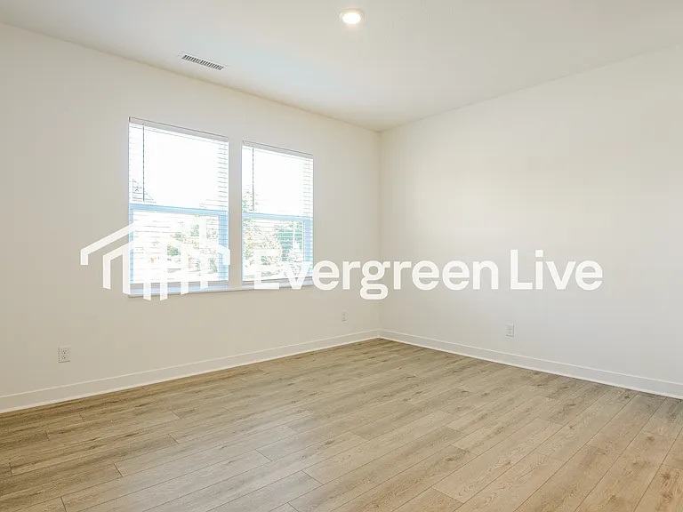 318 Simpson Rd — Photo 4