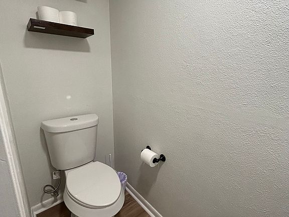 2nd image of 2509 White Oak Ln