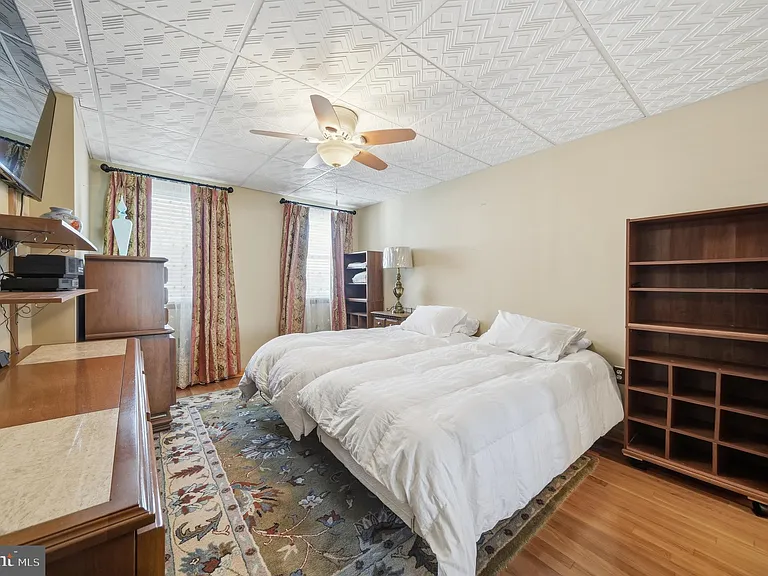 2110 S Broad St — Photo 10
