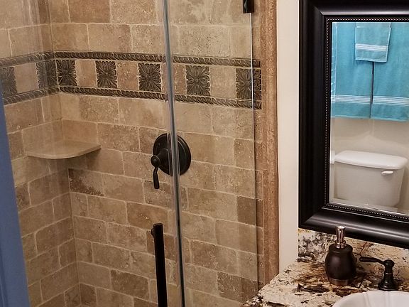5th image of 1121 Lake St
