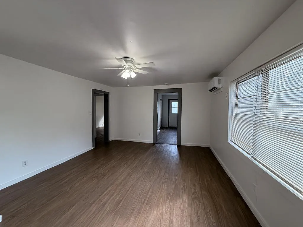 1607 Harry St — Photo 2