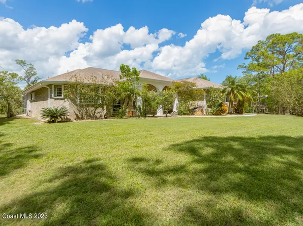 2880 Grant Rd, Grant, FL 32949