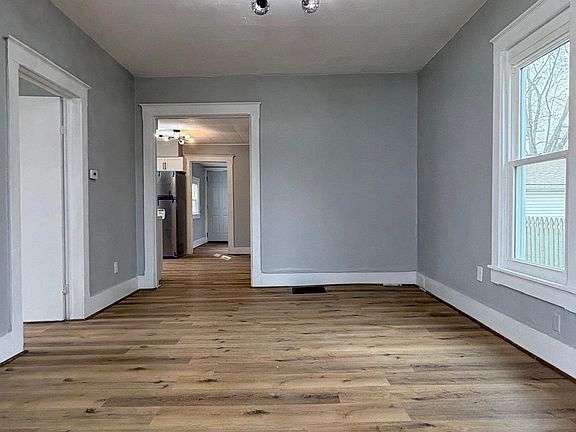 3rd image of 1045 N Osburn Ave