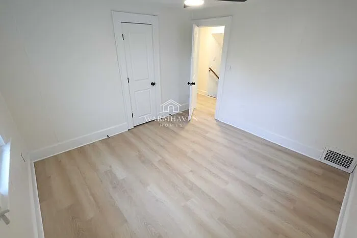 961 Lawton St — Photo 9