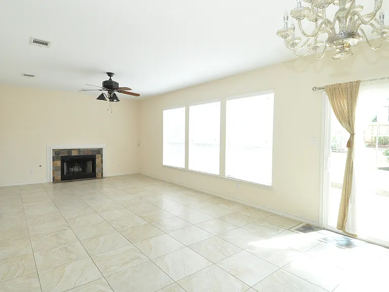 12427 Zeller Ln — Photo 7