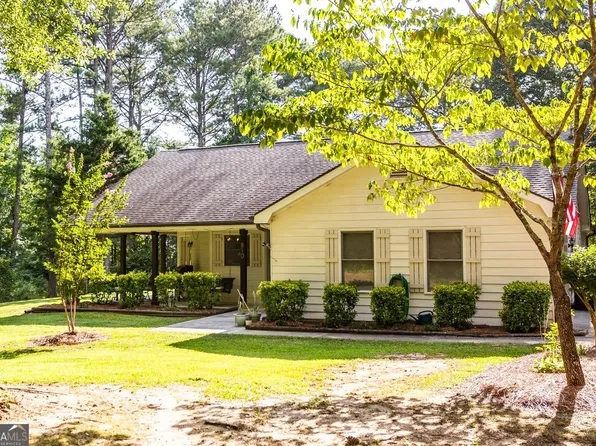 810 Northlake Cir, Oxford, GA 30054