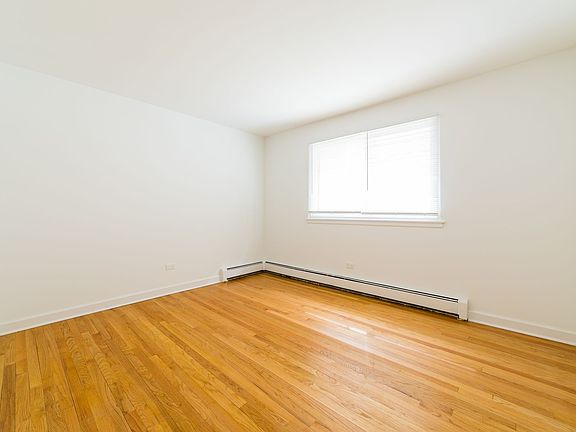 4th image of 6211 N Kenmore Ave APT 202