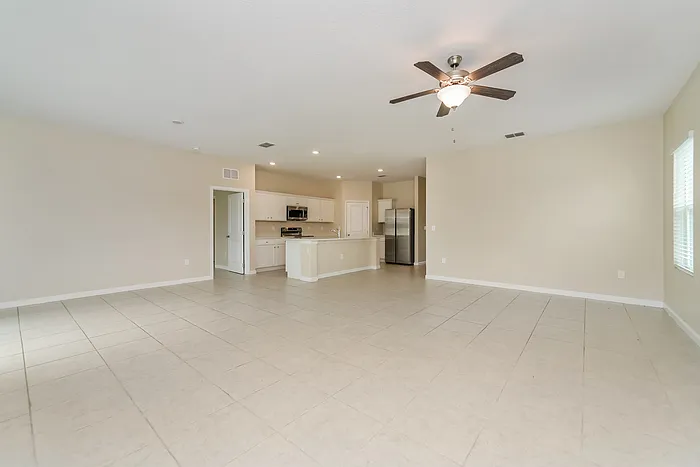 324 Kenilworth Dr — Photo 5