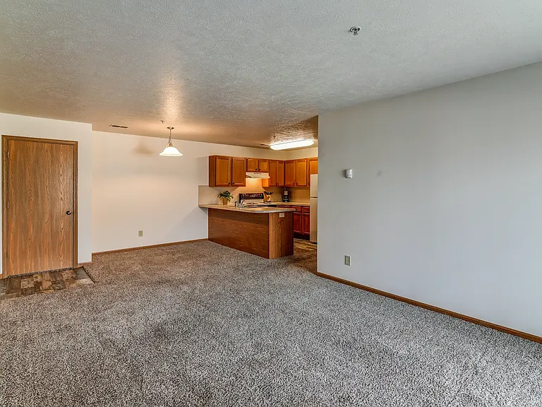 Thorn-Barry Apartments — Photo 9