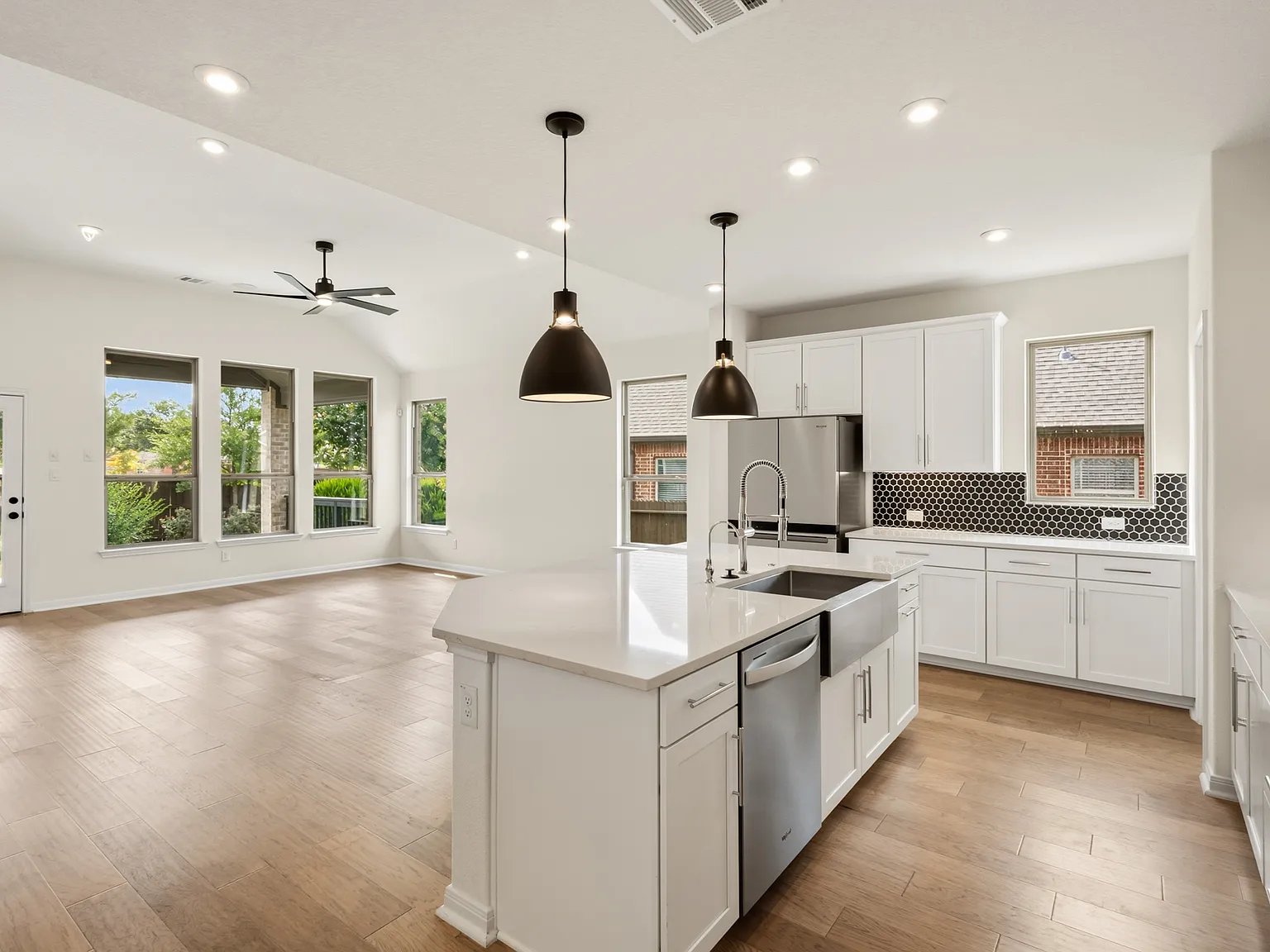 4 bed, 2719 sqft, $2,750 — Photo 4