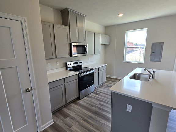3rd image of 30 Erow St