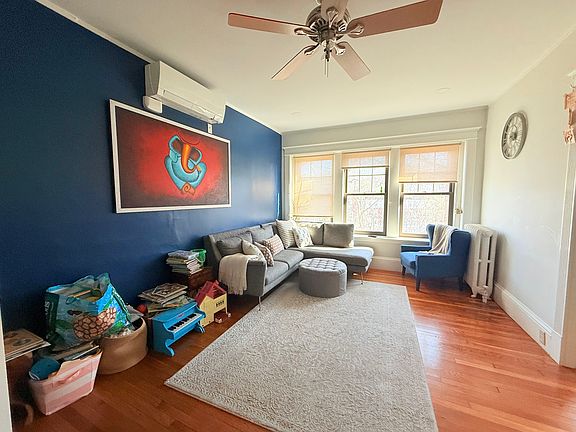 3rd image of 1584 Beacon St APT 1