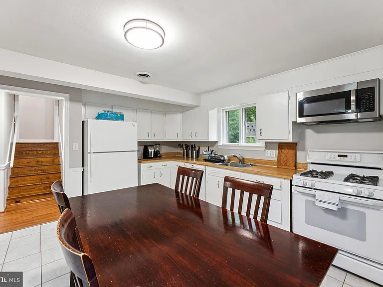 10307 Beaumont St — Photo 12