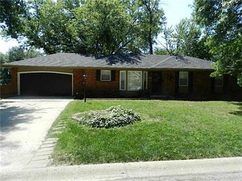 2nd image of 805 NE Orchard Dr