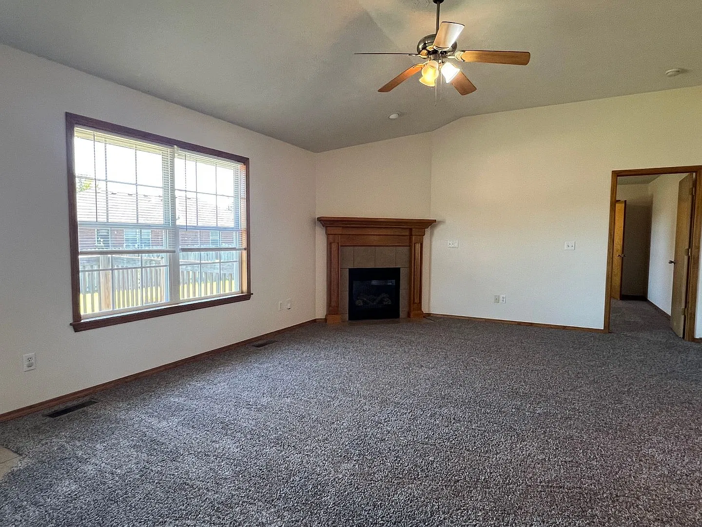 West Republic 3 Bed / 2 Bath — Photo 2
