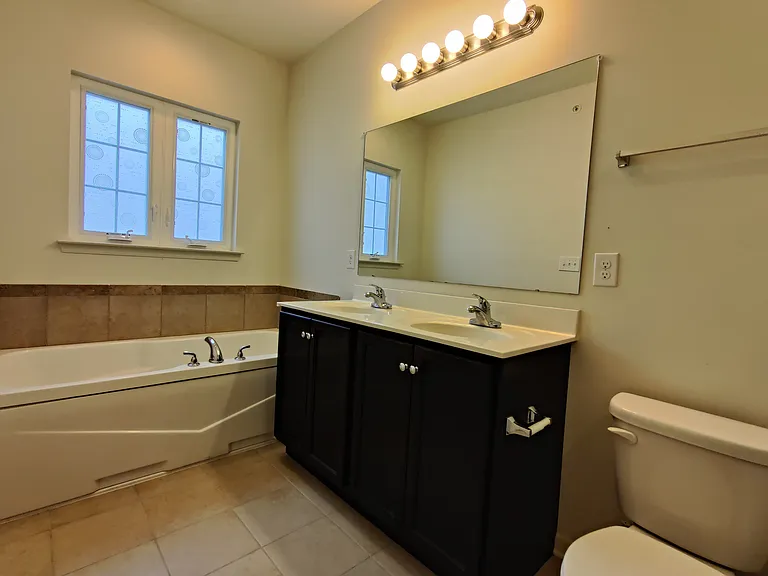 1335 Parish Ave — Photo 15