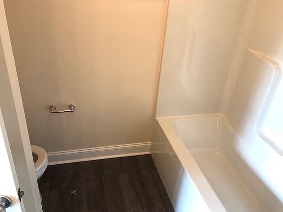 4th image of 615 Twisted Oak Dr