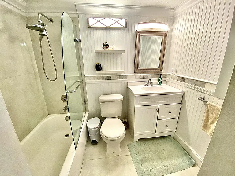 335 Farnham Cres #P — Photo 16