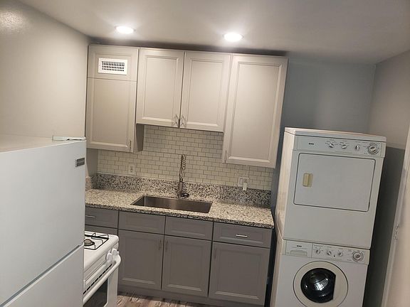 5th image of 810 1/2 E Colton Ave