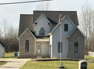 10102 N Fenton Rd, Fenton, MI 48430