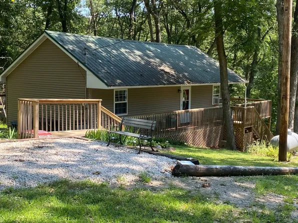 16914 Briarwood Ln, Carlinville, IL 62626