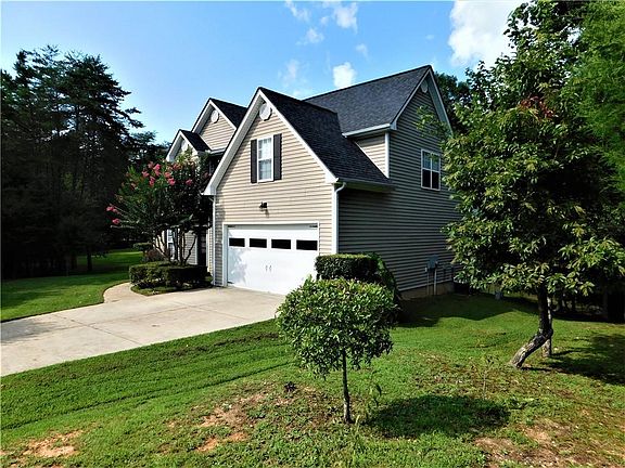 3rd image of 39 Village Meadows Ln