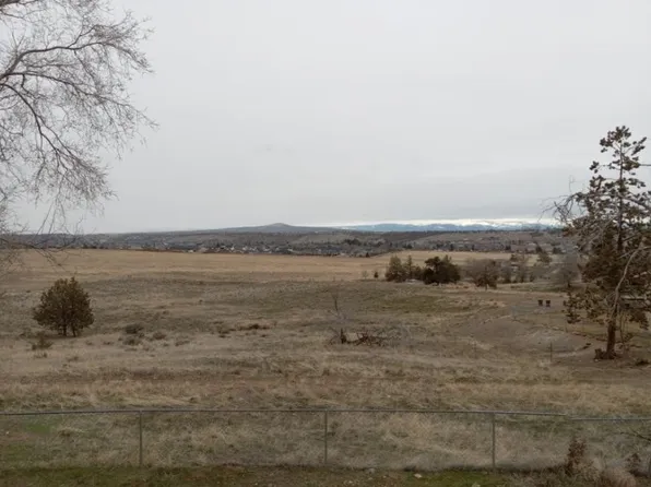 586 NE Bean Dr, Madras, OR 97741