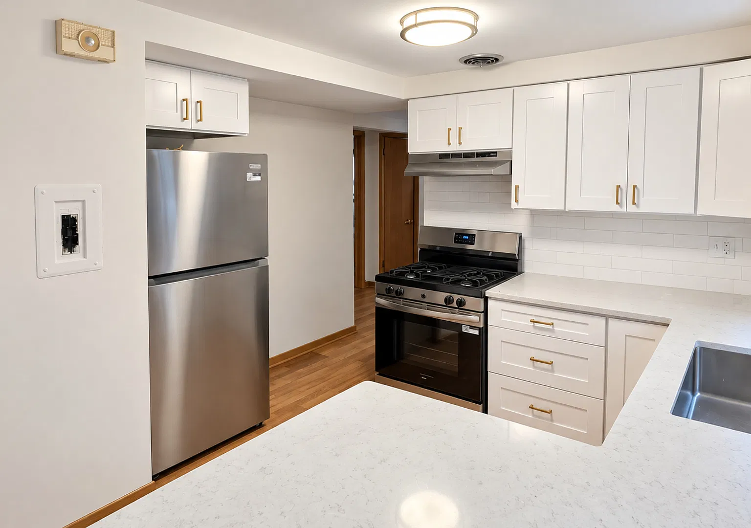 2 bed, 800 sqft, $1,750 — Photo 3