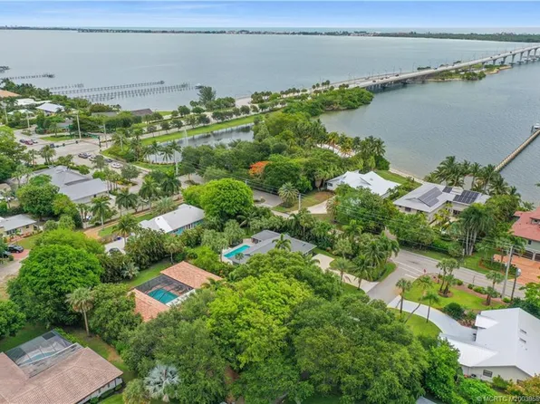 4 Copaire Dr, Stuart, FL 34996