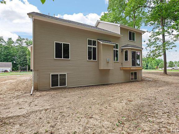 2nd image of 801 War Bonnet Dr