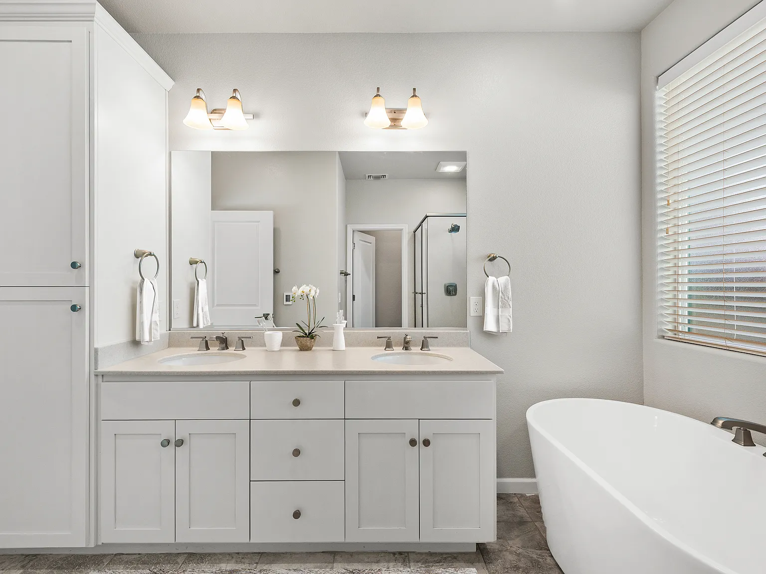 3 bed, 1484 sqft, $4,070 — Photo 4