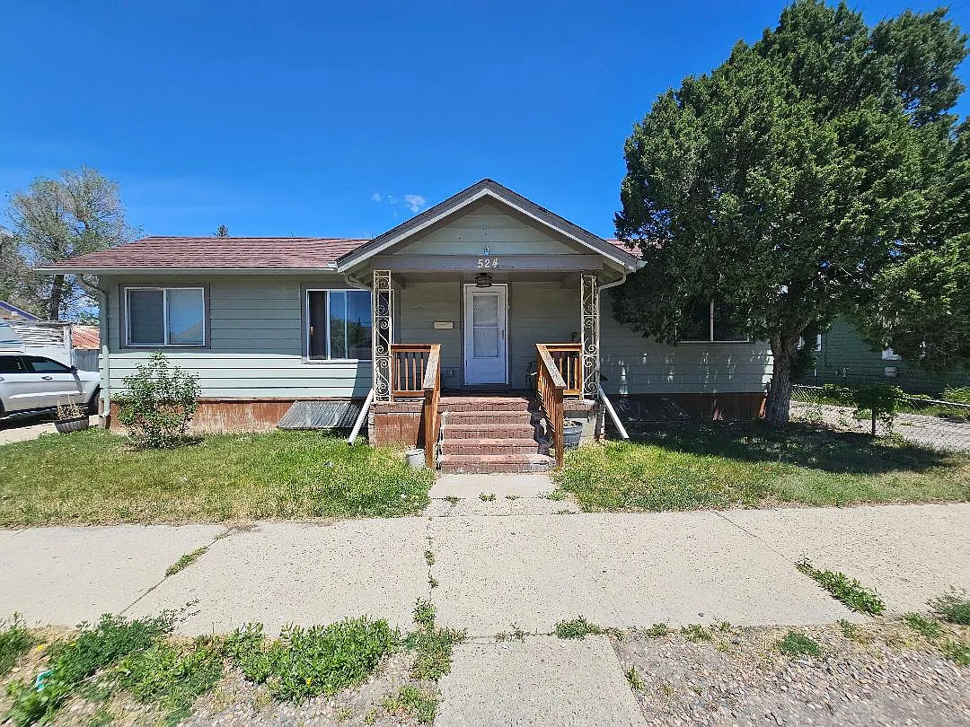 4 bed, 1860 sqft, $1,600 — Photo 1