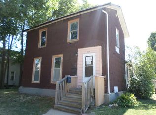 927 W 6th St, Waterloo, IA 50702