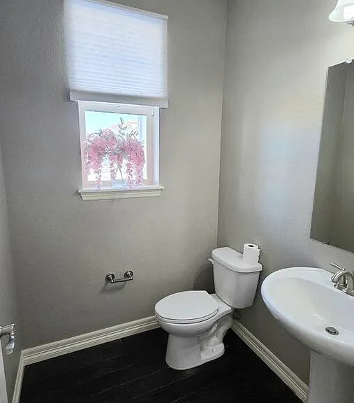 11719 Camarillo St — Photo 13