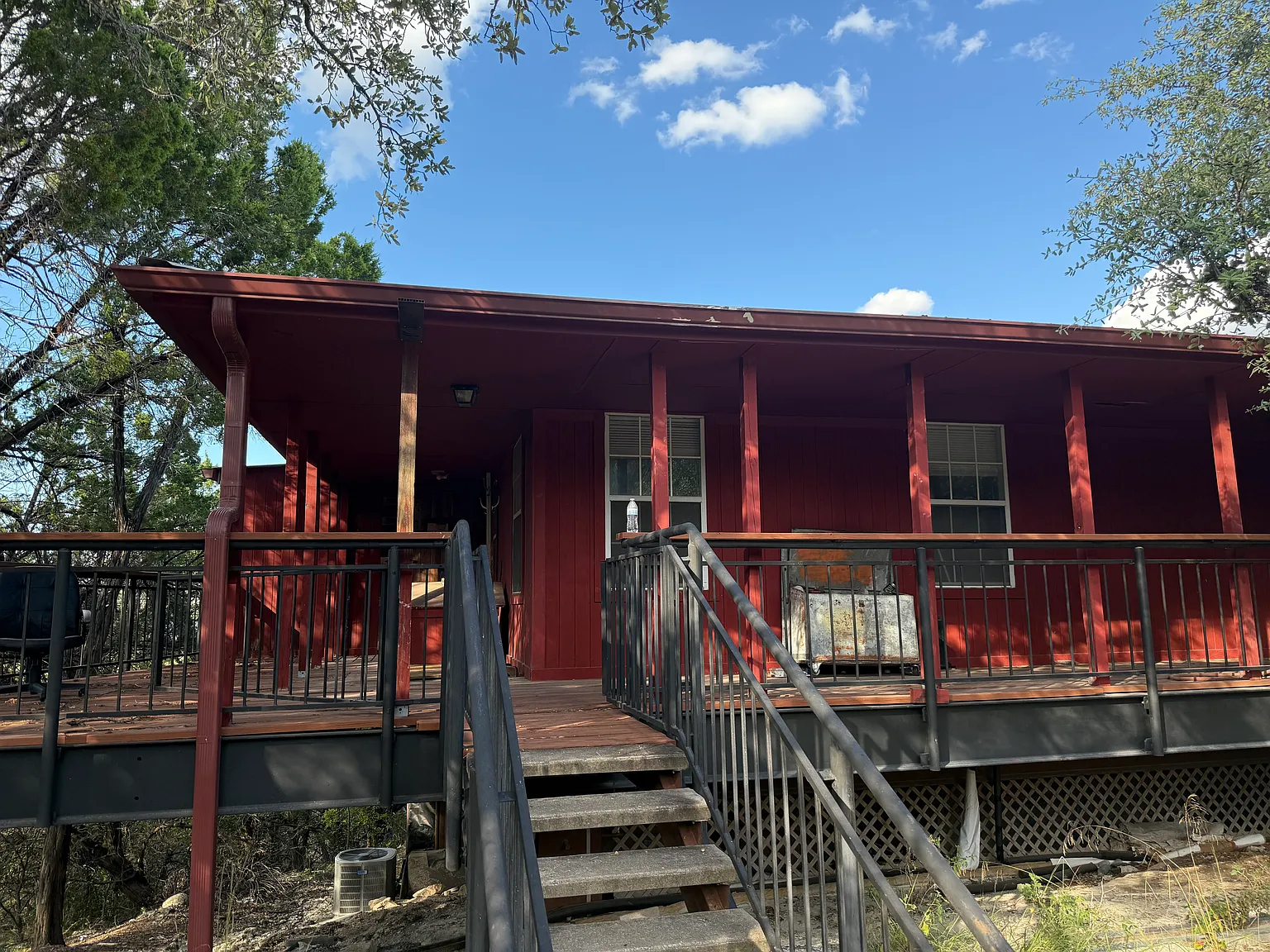 2 bed, 2.5 bath, 2570 sqft, $2,000 — Photo 1