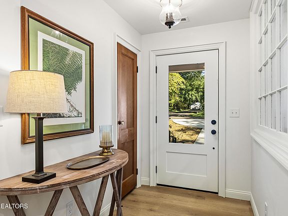 4th image of 3044 Kenilworth Ln